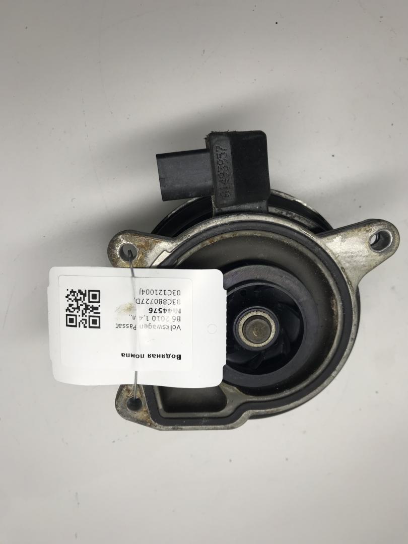 помпа Volkswagen Passat B6 2010, 1.4 л., бензин, 03C880727D, 03C121004J - фото №1