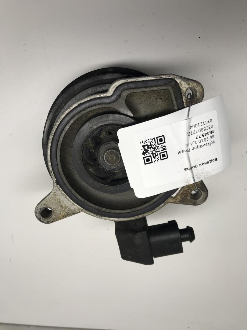 помпа Volkswagen Passat B6 2010, 1.4 л., бензин, 03C880727D, 03C121004J - фото №1