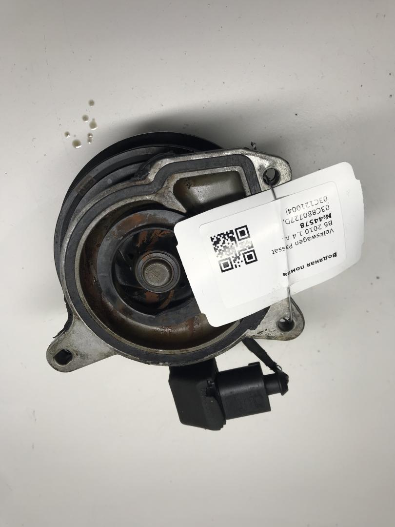 помпа Volkswagen Passat B6 2010, 1.4 л., бензин, 03C880727D, 03C121004J - фото №1