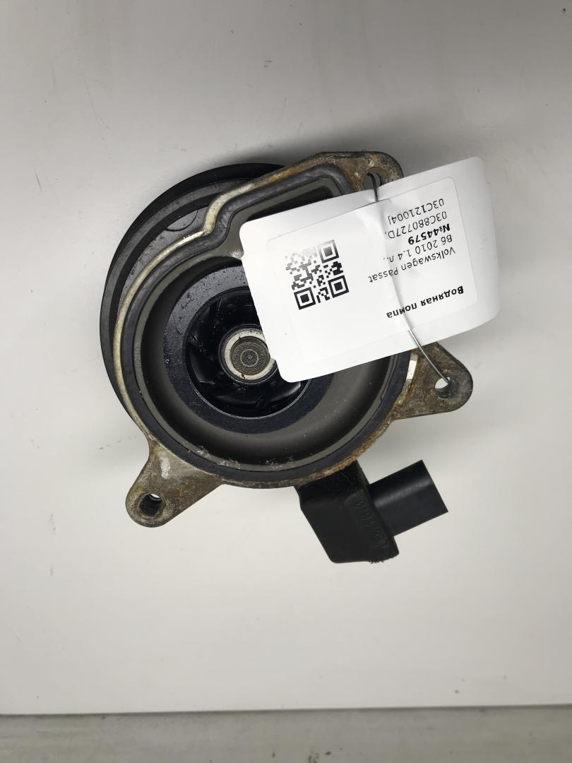 помпа Volkswagen Passat B6 2010, 1.4 л., бензин, 03C880727D, 03C121004J - фото №1