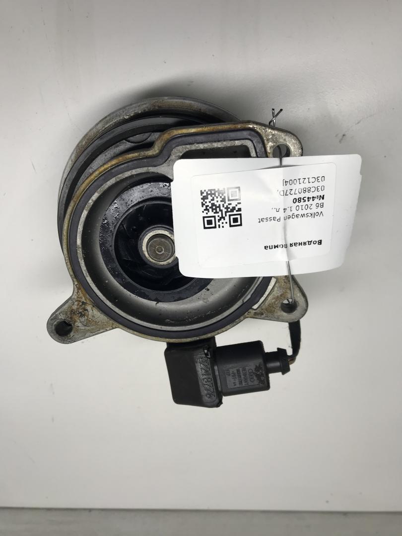 помпа Volkswagen Passat B6 2010, 1.4 л., бензин, 03C880727D, 03C121004J - фото №1