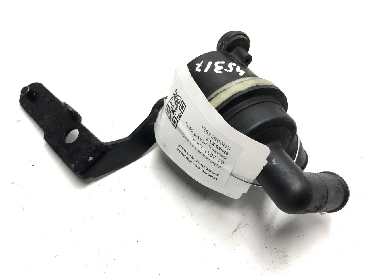 насос антифриза дополнительный Volkswagen Passat B7 2011, 1.4 л., бензин, 5N0965561A - фото №1