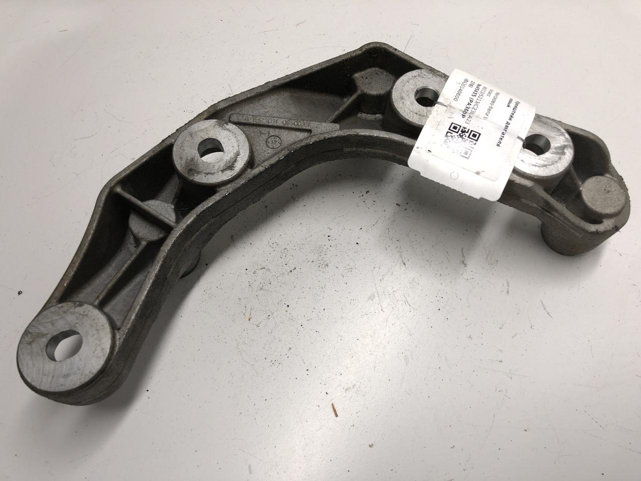 кронштейн двигателя Mercedes-Benz E-Класс W213/S213/C238/A238 2018, 3.0 л., бензин, АКПП, A6420140600 - фото №1