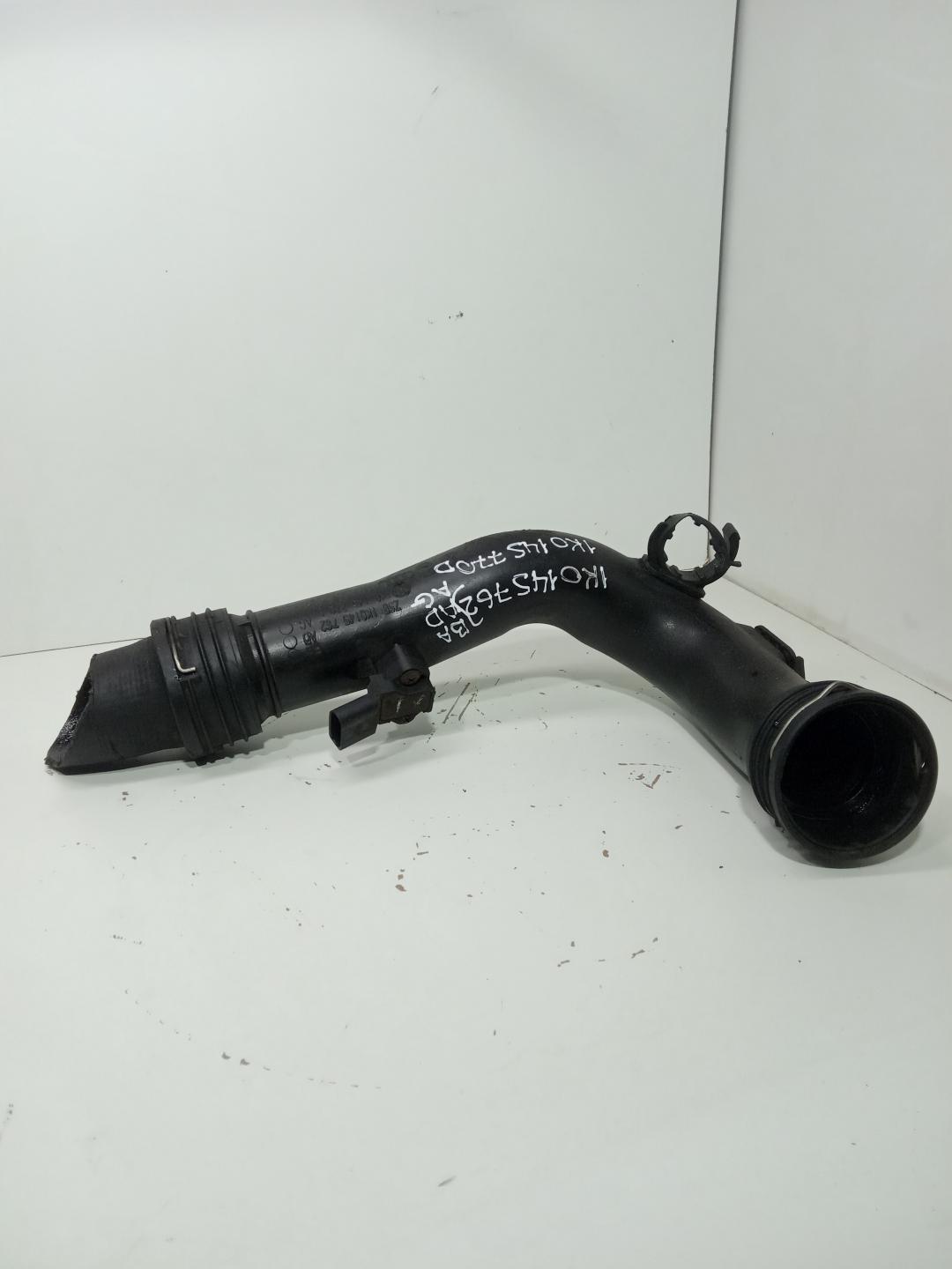 патрубок интеркулера Volkswagen Gol G5 2008, 2.0 л., дизель, 1K0145762BA, 1K0145762AD, 1K0145762AG, 1K0145770D - фото №1