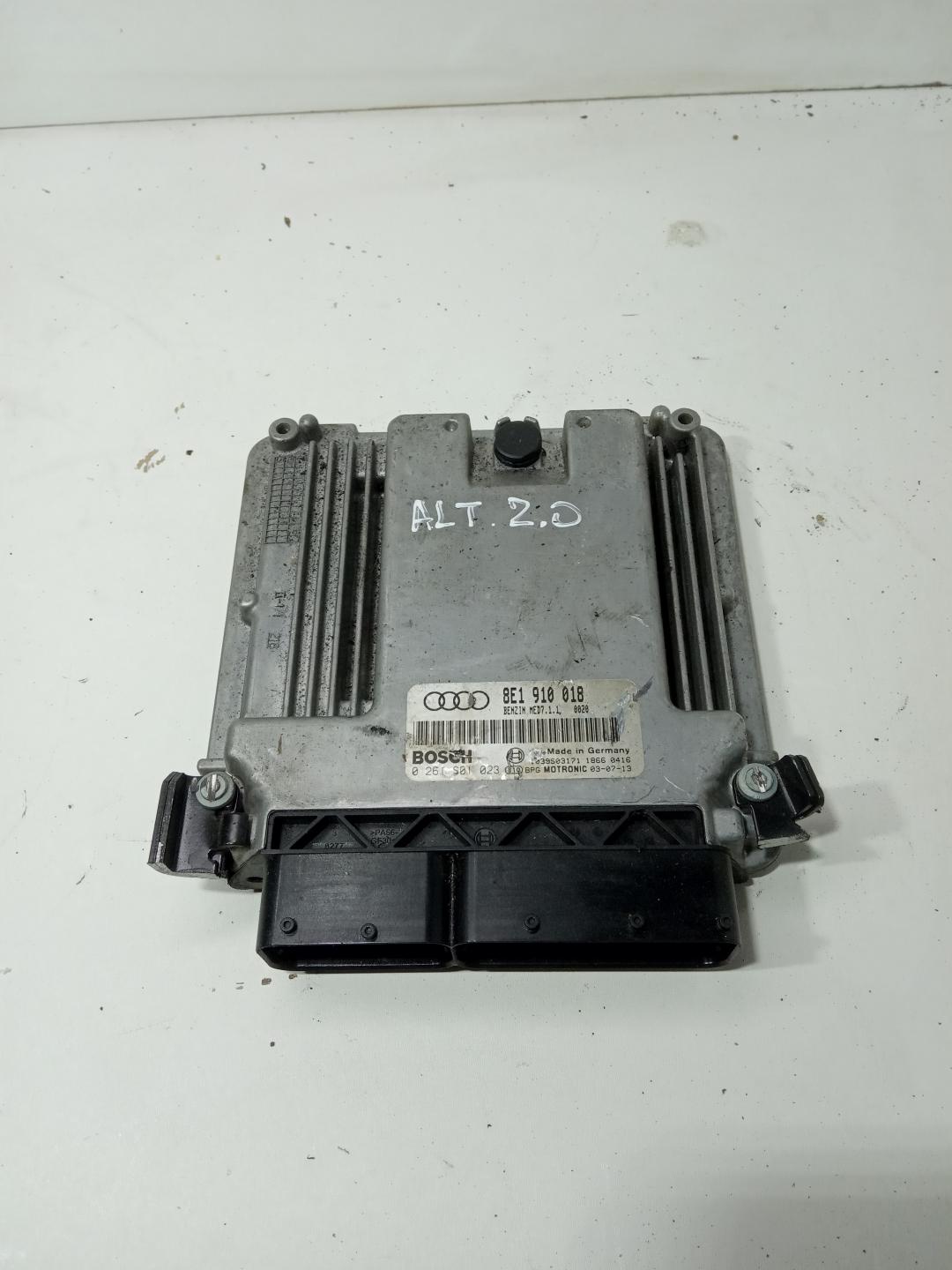 блок управления двигателем Audi A4 B6 2000, 2.0 л., бензин, 8E1910018, 0261S01023 - фото №1