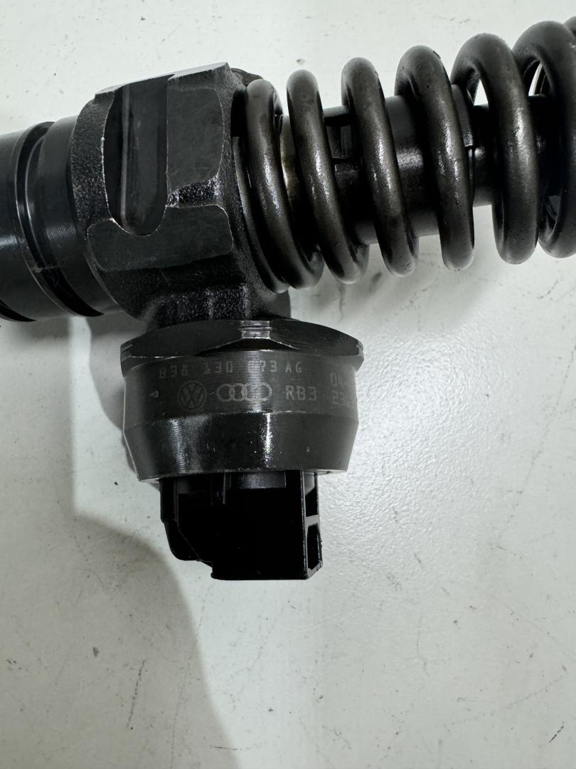 форсунка Volkswagen Transporter T5 2004, 1.9 л., дизель, 038130073AG, 0414720215 - фото №1