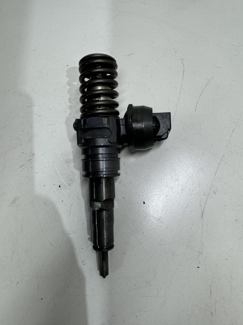 форсунка Volkswagen Transporter T5 2007, 1.9 л., дизель, 038130073AG, 0414720215 - фото №1