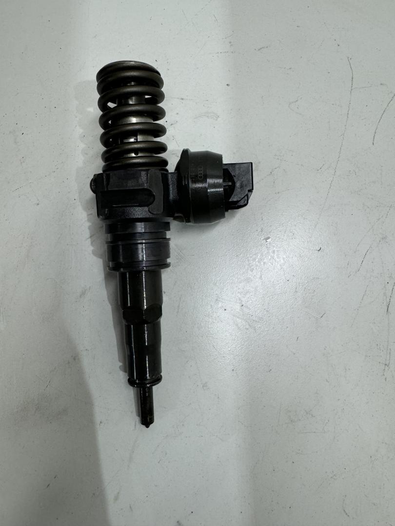 форсунка Volkswagen Transporter T5 2007, 1.9 л., дизель, 038130073AG, 0414720215 - фото №1