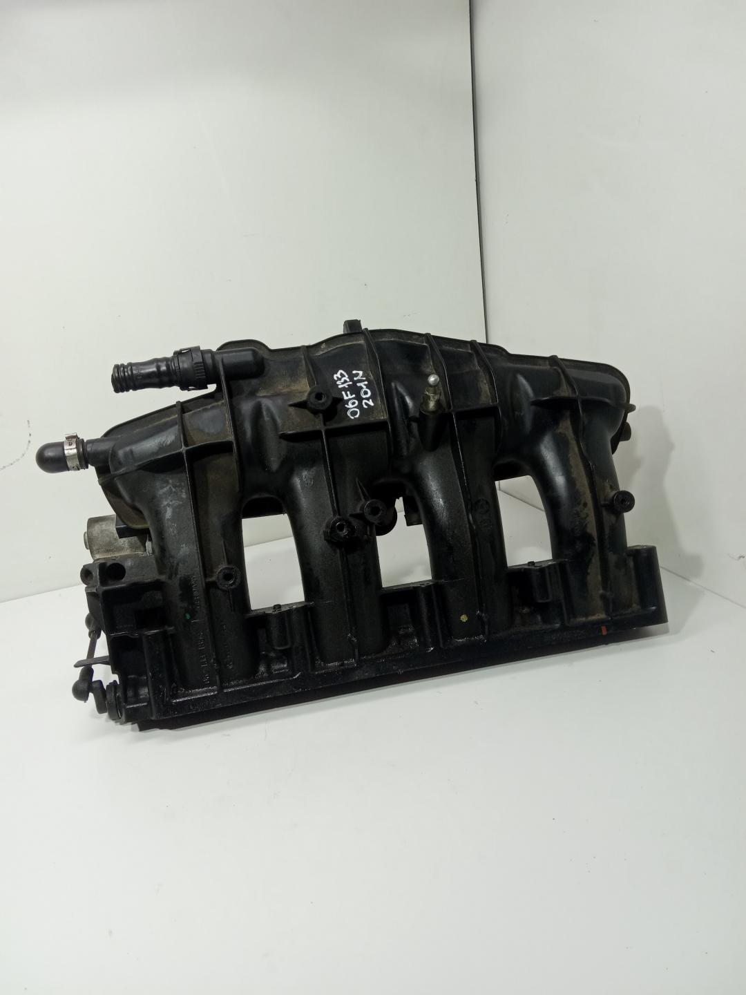 коллектор впускной Audi A4 B7 2009, 2.0 л., бензин, 06F133201N, 06F133484E - фото №1