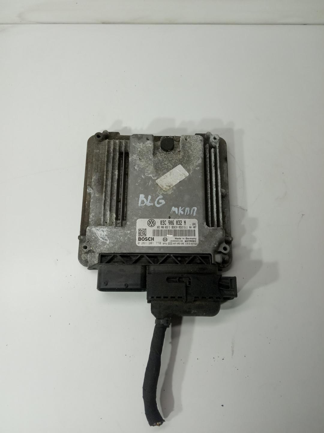 блок управления двигателем Volkswagen Golf 5 поколение 2008, 1.4 л., бензин, МКПП, 03C906032N, 03C906032C, 0261201770 - фото №1