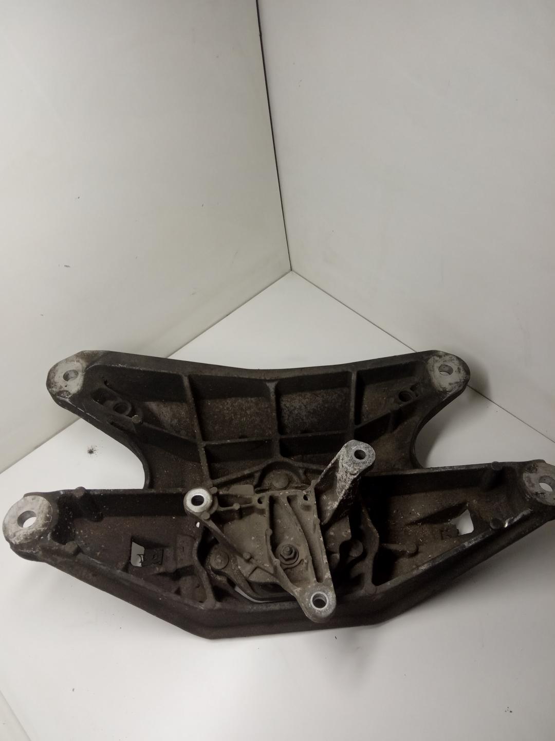 кронштейн КПП Audi A4 B8/8K 2010, 2.0 л., дизель, 8K0399263AF - фото №1