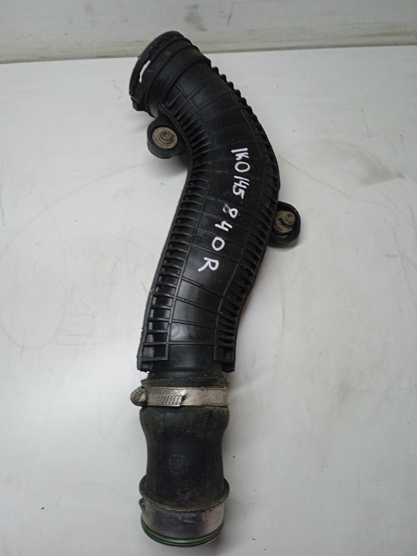 патрубок интеркулера Volkswagen Passat B7 2012, 1.8 л., бензин, 1K0145240R - фото №1