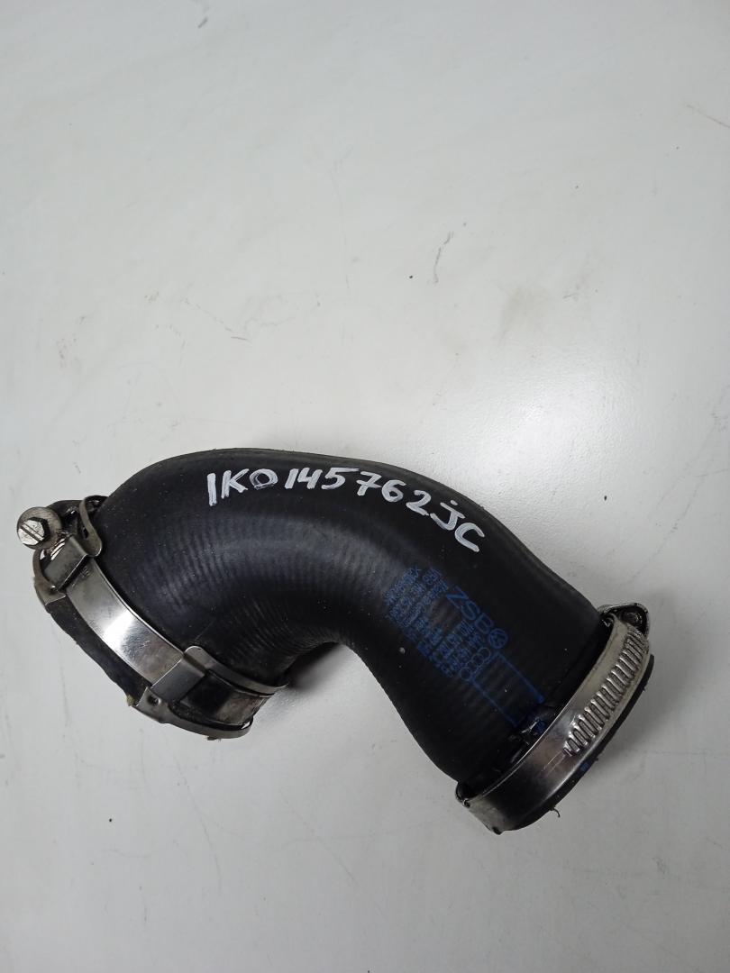 патрубок интеркулера Volkswagen Passat B7 2011, 1.4 л., бензин, 1K0145762JC - фото №1
