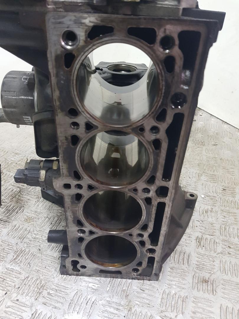 блок цилиндров Renault Megane 2 поколение 2006, 1.6 л., K4M 766, бензин - фото №1