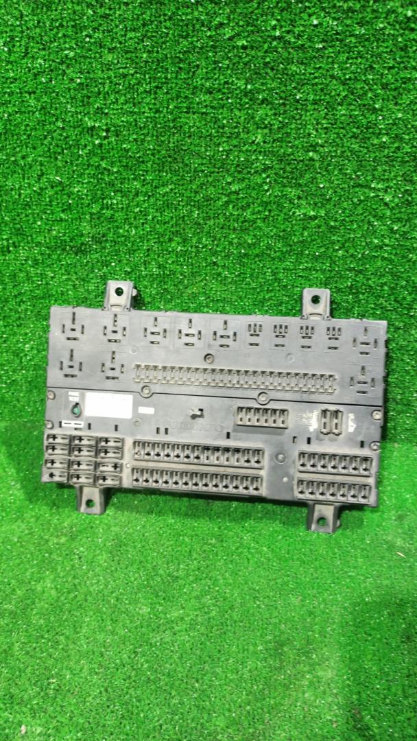 блок предохранителей Volvo FH 2 поколение 2003, 12.1 л., D12D420, дизель, АКПП, грузовик, 20476480 - фото №1