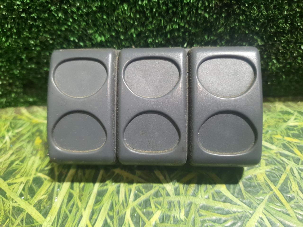 заглушка IVECO Stralis 1 поколение 2005, 12.9 л., F3BE0681A, дизель, МКПП, 504049357 - фото №1