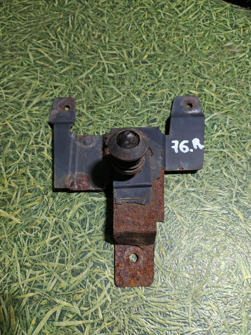 замок капота IVECO Stralis 2 поколение 2009, дизель, МКПП, 504279018 - фото №1