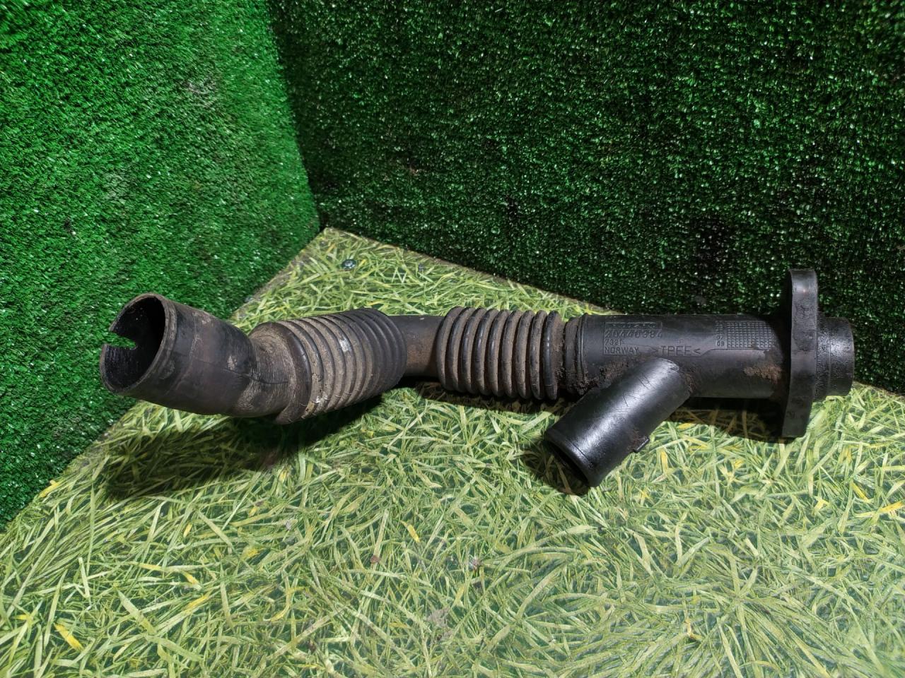 трубка маслозаливной горловины Volvo FM 2 поколение 2007, 12.8 л., D13, дизель, МКПП, 20440384 - фото №1