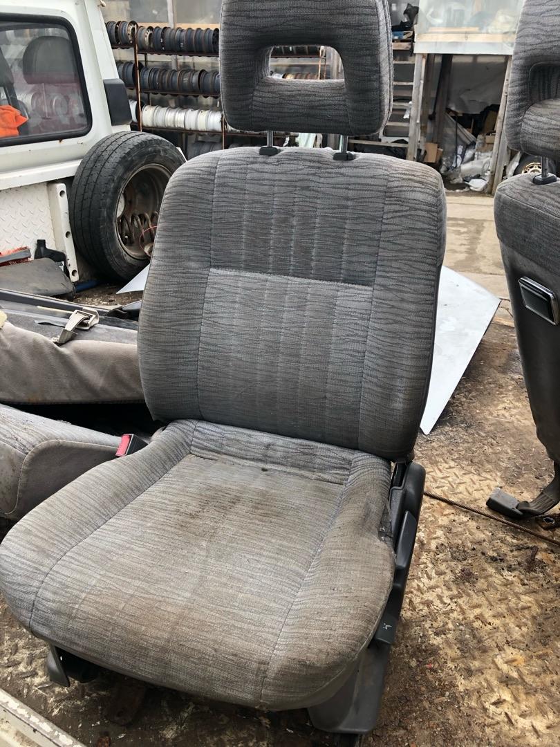 сиденье переднее Mitsubishi Space Gear 1 поколение 1997 - фото №1