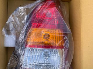 фонарь задний правый Mazda Tribute 1 поколение 2004