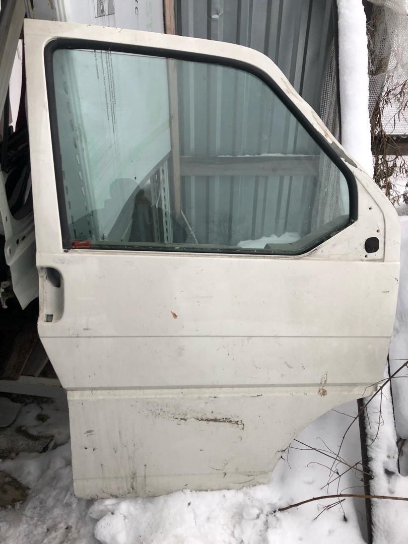 дверь передняя правая Volkswagen Transporter T4 (1990 - 2003), 821012123R - фото №1