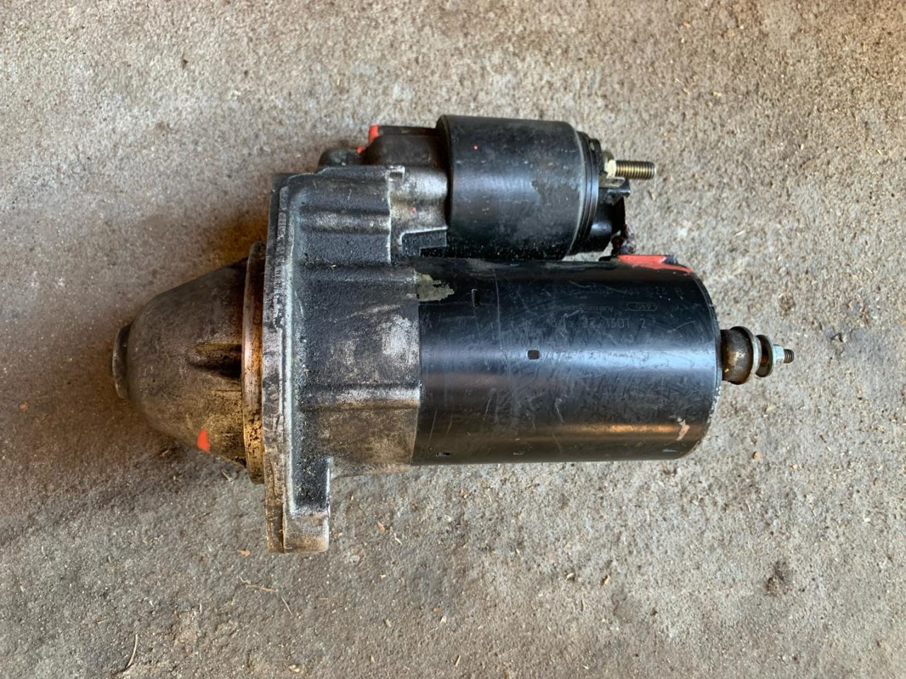 стартер Volkswagen Passat B5 2000 - фото №1