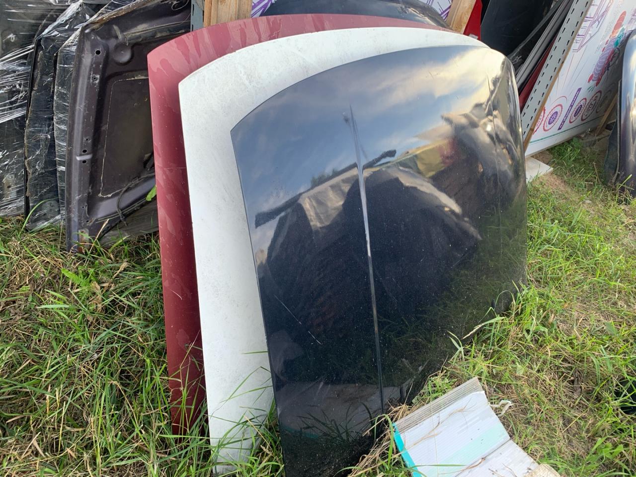 капот Volkswagen Passat B3 1990 - фото №1