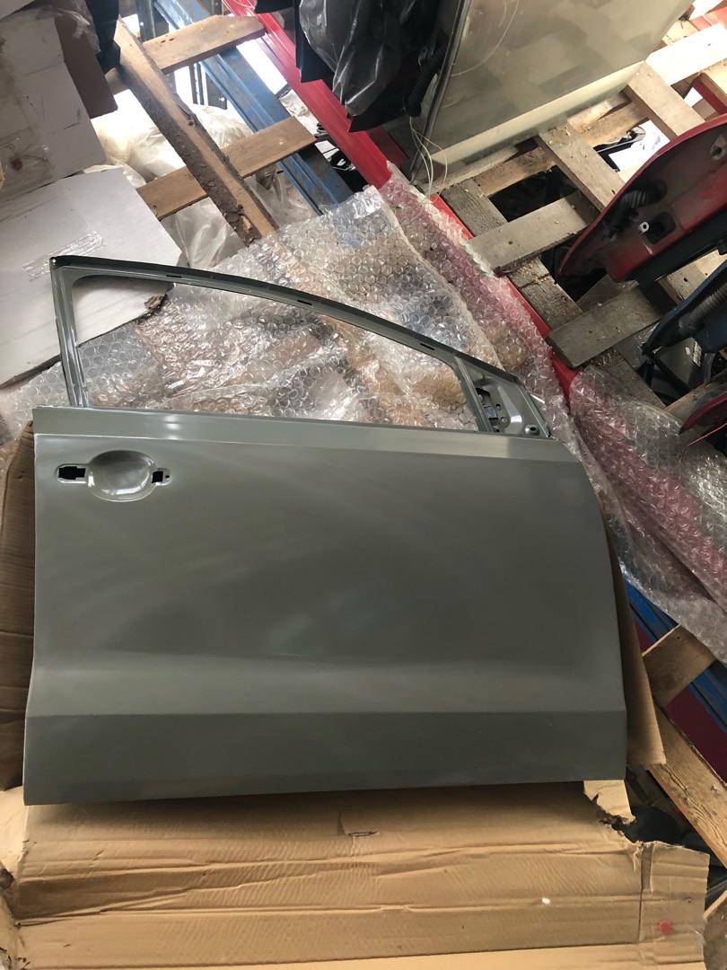 дверь передняя правая Volkswagen Polo 5 поколение 2012, седан, 6RU831056J, 6RU831056G, STVWP60401 - фото №1