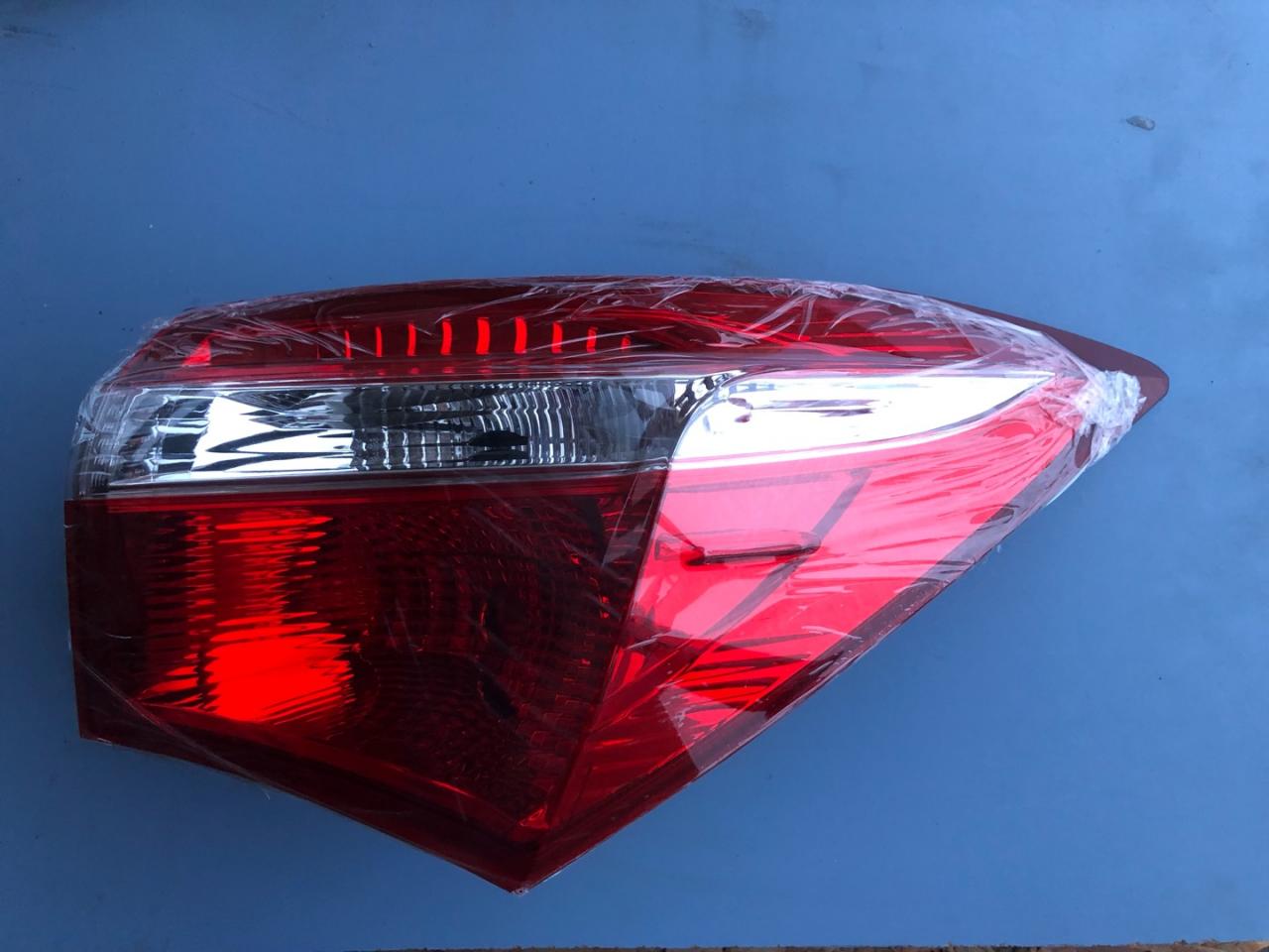 фонарь задний Toyota Corolla 11 поколение (E160/E170) 2014, седан, передний привод, 8155102760 - фото №1