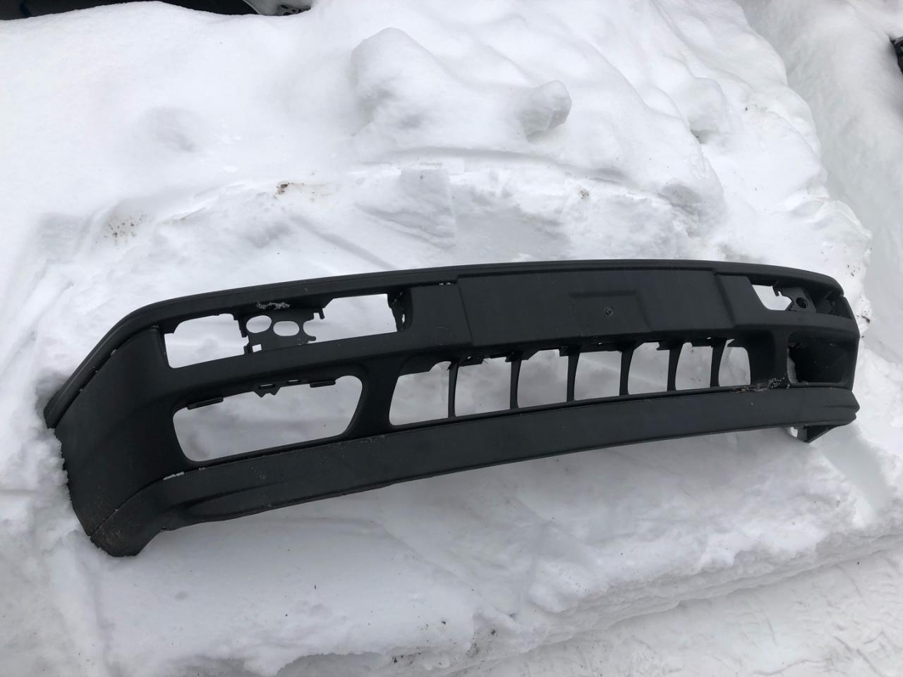 бампер передний Volkswagen Golf 3 поколение 1995, 1H6807217B41 - фото №1