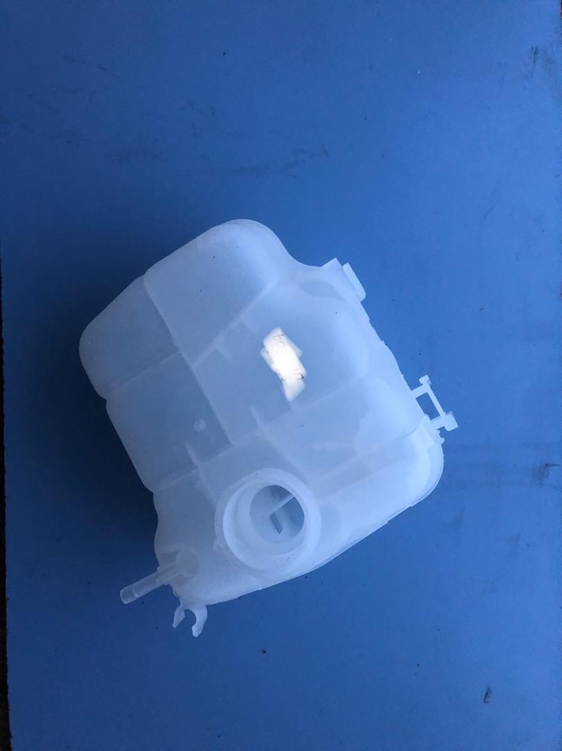 бачок расширительный Chevrolet Cruze 1 поколение 2010, 13256823, 13393368 - фото №1