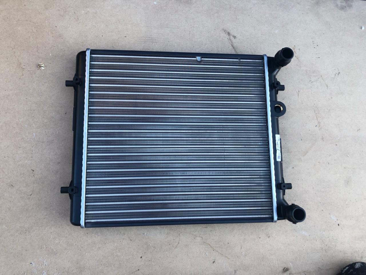 радиатор (основной) Volkswagen Golf 4 поколение 1998 - фото №1