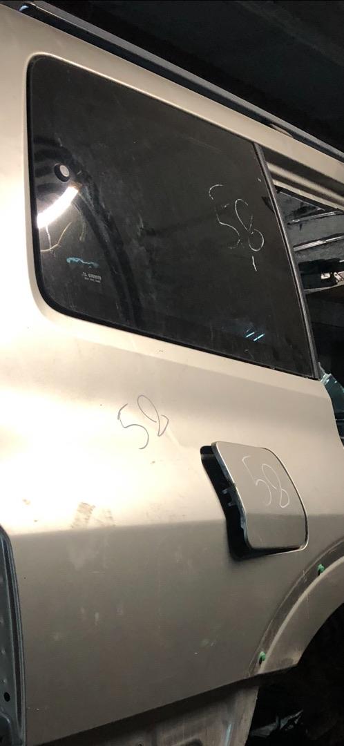 стекло кузовное боковое правое Mitsubishi Montero 3 поколение 2002, 3.5 л., бензин, внедорожник 5 дв., MR567176 - фото №1