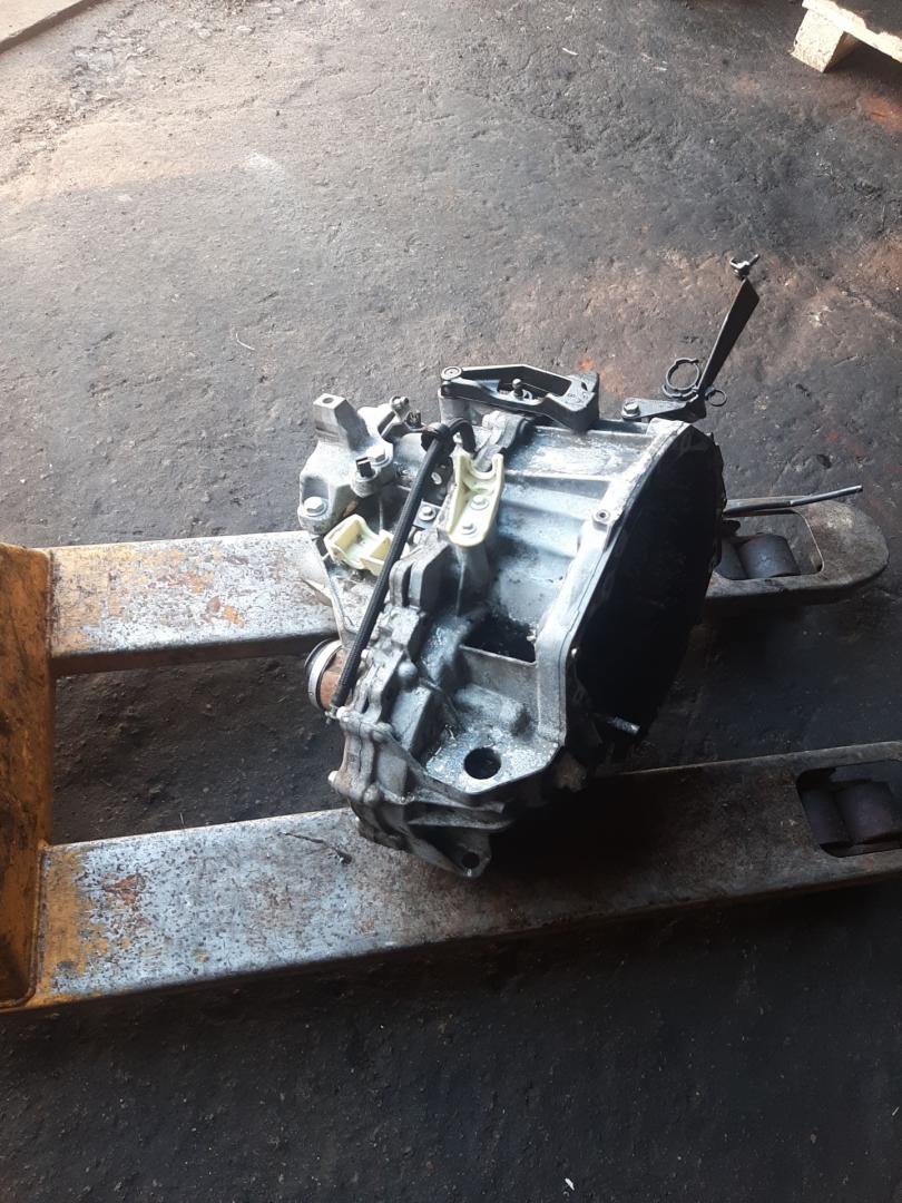 КПП механическая (МКПП) Renault Scenic 3 поколение 2009, 1.9 л., DCi, F9Q 674, дизель, 6МКПП - фото №1