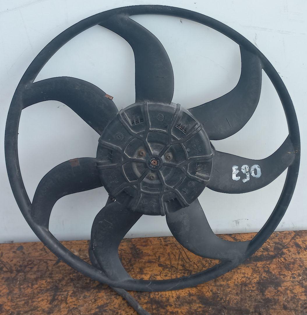 вентилятор радиатора BMW 3 серия E90/E91/E92/E93 2007, 3.0 л., дизель, 3137328118, 3137229021, 0704123005, 67327561713901 - фото №1