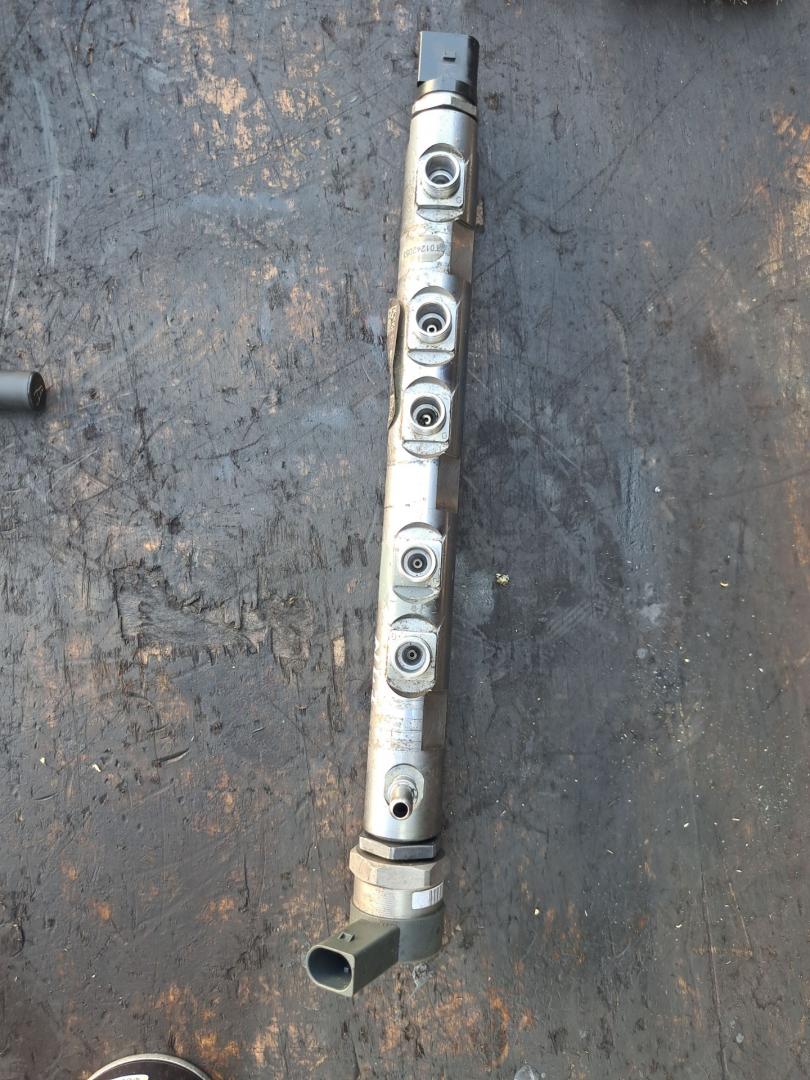 pегулятор давления топлива BMW 3 серия E90/E91/E92/E93 2007, 2.0 л., D, N47 D20 A, дизель, 0281002738 - фото №1