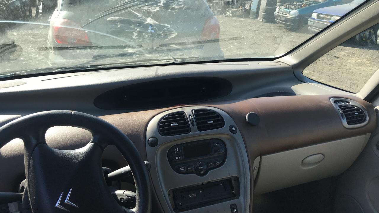 панель передняя салона (торпедо) Citroen Xsara Picasso 1 поколение (1999 - 2004), 2.0 л., дизель, АКПП - фото №1