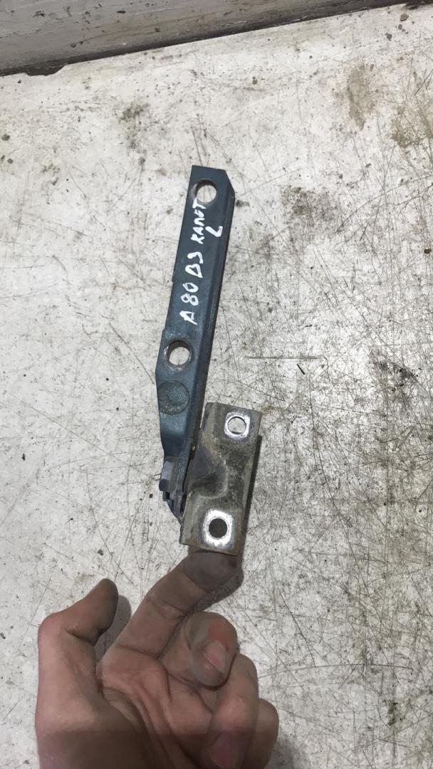 петля капота левая Audi 80 B3 1988, дизель, седан - фото №1