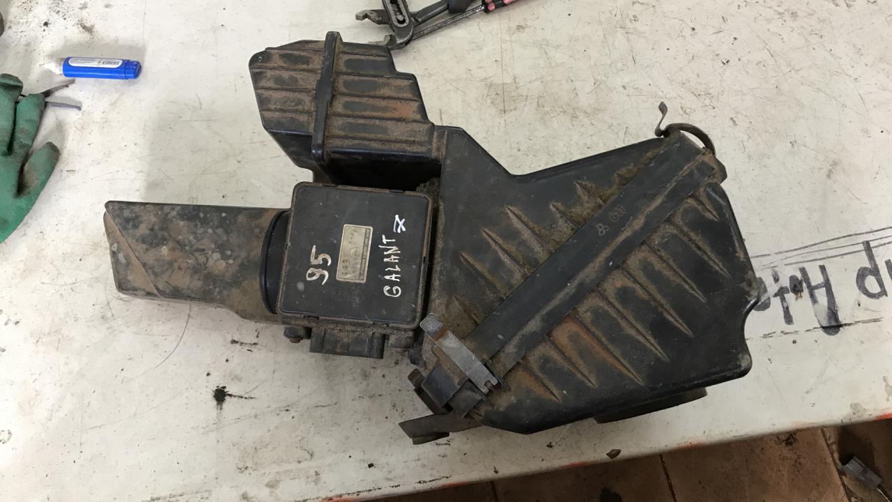 корпус воздушного фильтра Mitsubishi Galant 7 поколение (1992 - 1997) - фото №1