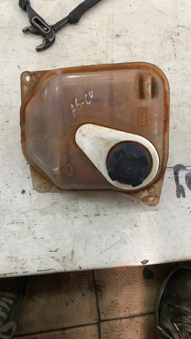 бачок расширительный Audi A6 4A/C4 (1994 - 1997) - фото №1