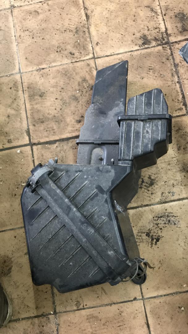 корпус воздушного фильтра Mitsubishi Galant 7 поколение (1992 - 1997) - фото №1