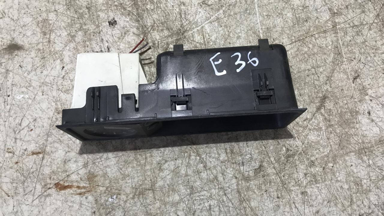 часы BMW 3 серия E36 (1990 - 1996), седан - фото №1