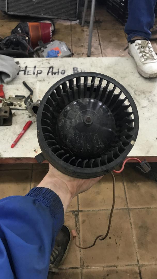 моторчик печки Volkswagen Golf 3 поколение (1991 - 2000) - фото №1