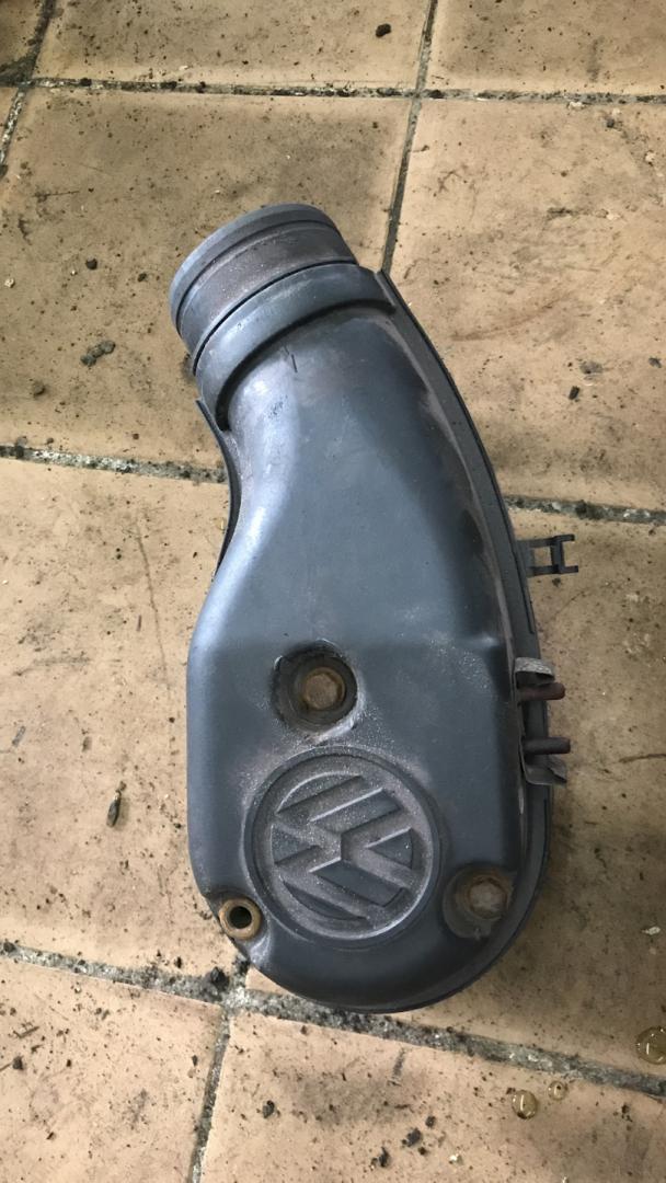 воздуховод Volkswagen Golf 3 поколение (1991 - 2000), 1.4 л., i, бензин - фото №1