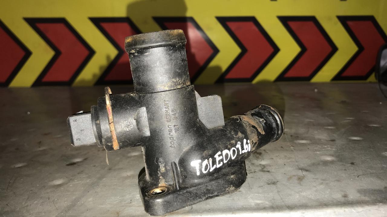фланец (тройник) системы охлаждения SEAT Toledo 1 поколение (1991 - 1999), 1.6 л., бензин - фото №1