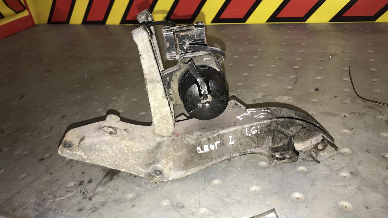 кронштейн двигателя BMW 3 серия E36 (1990 - 1996), 1.6 л., i, бензин - фото №1