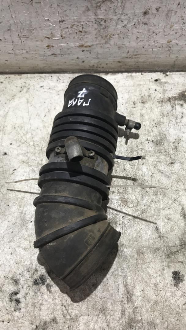 патрубок воздушного фильтра Mitsubishi Galant 7 поколение (1992 - 1997) - фото №1