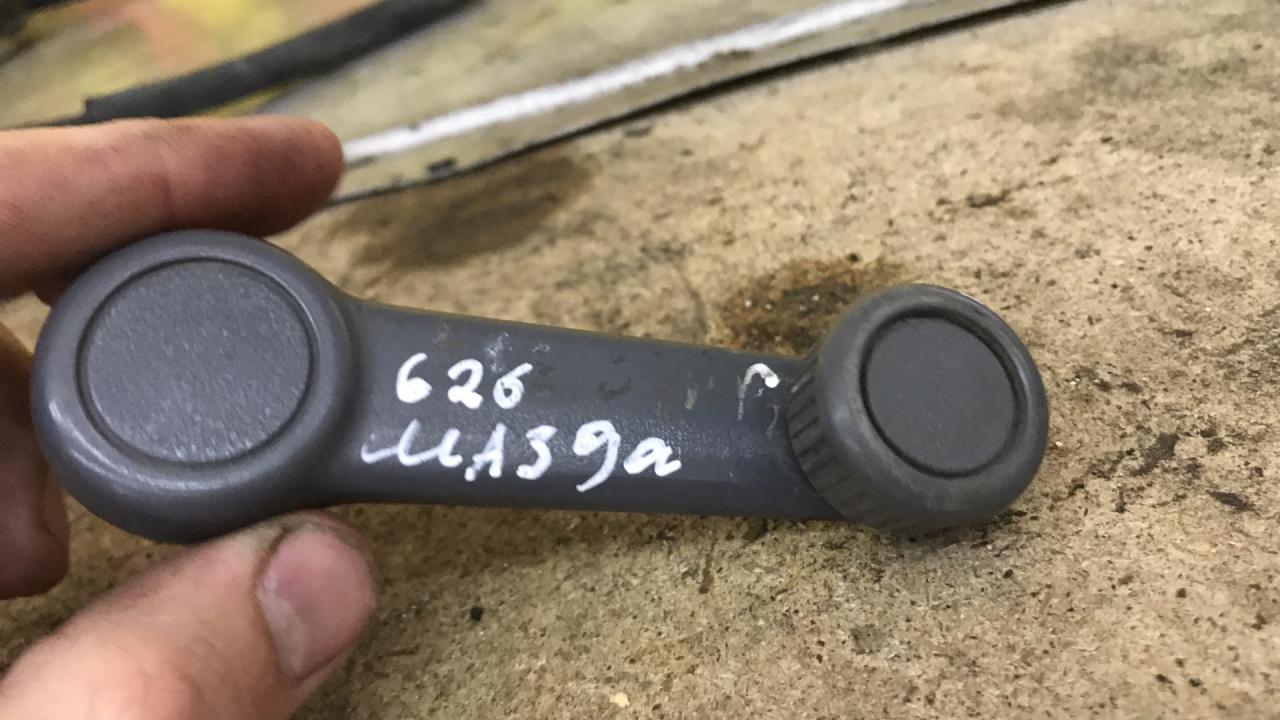 ручка стеклоподъемника задней Mazda 626 GE (1991 - 1997) - фото №1