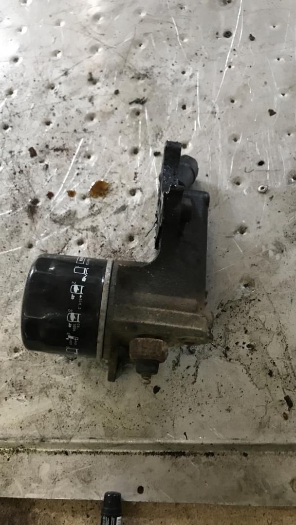 корпус масляного фильтра Mitsubishi Galant 7 поколение (1992 - 1997) - фото №1