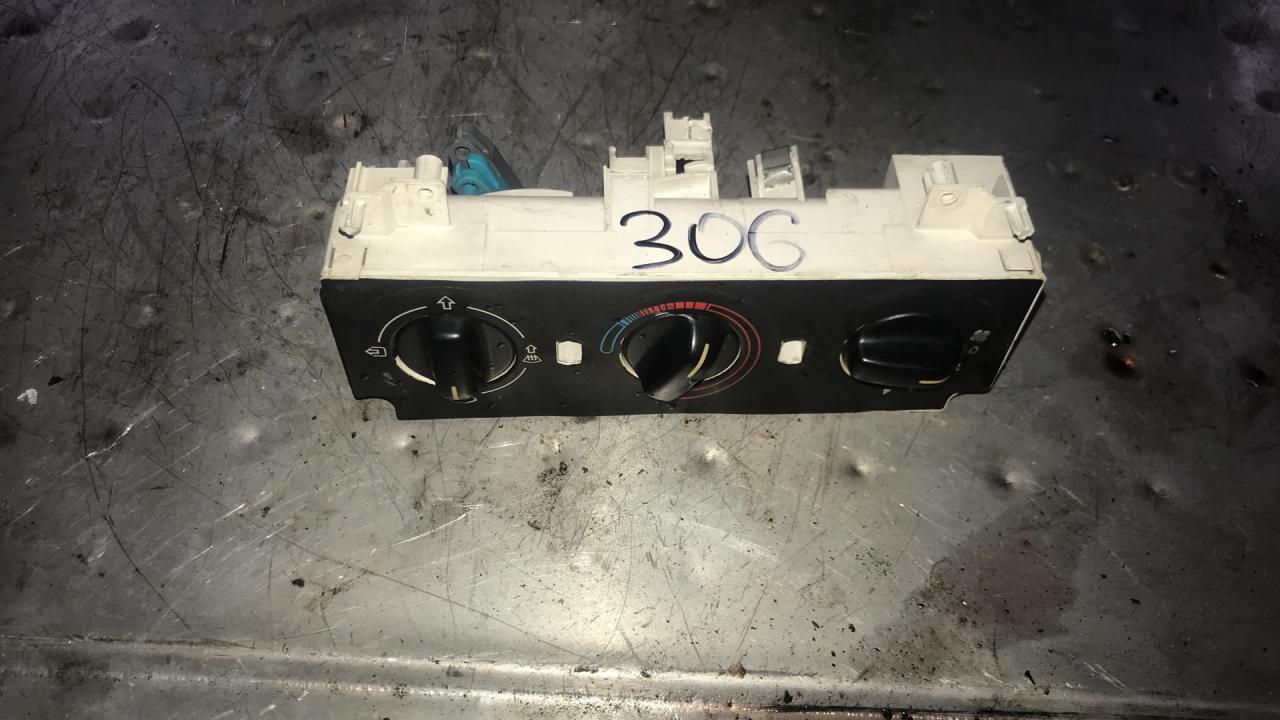 блок управления печки / климат-контроля Peugeot 306 1 поколение (1993 - 1997), 1.4 л., бензин - фото №1